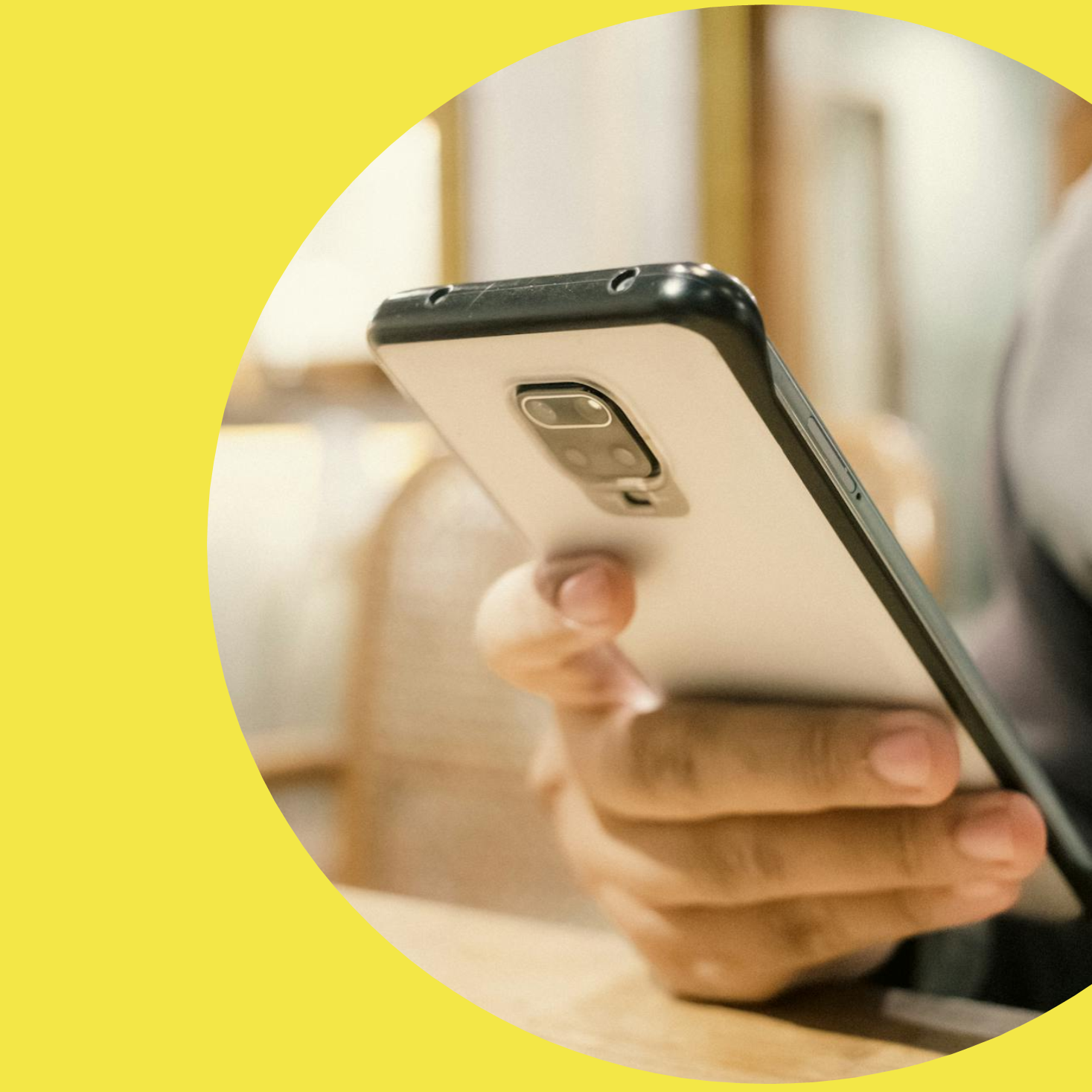 creatividad semicircular de color amarillo en la que destaca una imagen relacionada con el Premio Pagos Digitales con Impacto Social 