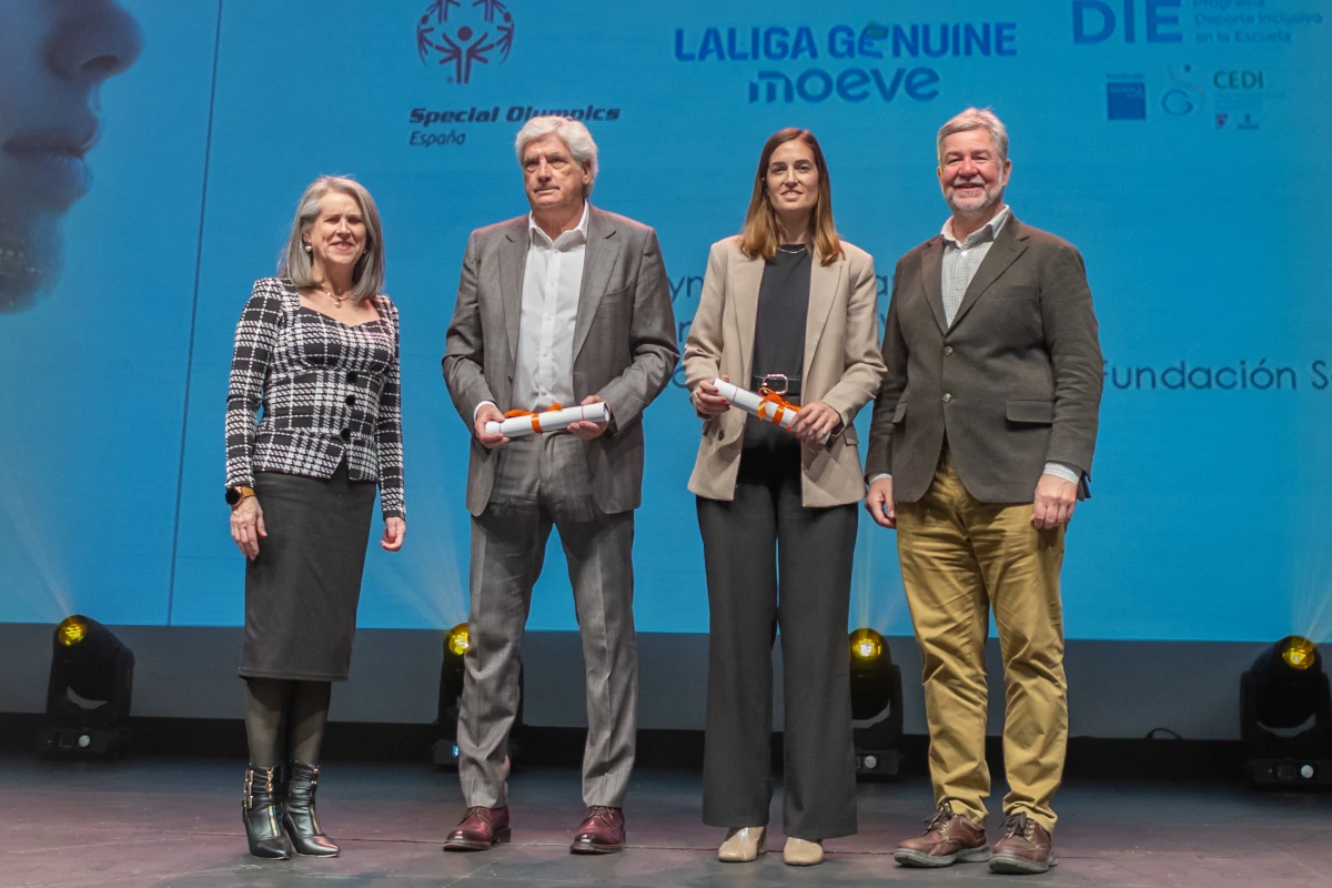 Clemente Villaverde, presidente Fundación LALIGA y María Sanz González, Técnico de Fundación Sanitas